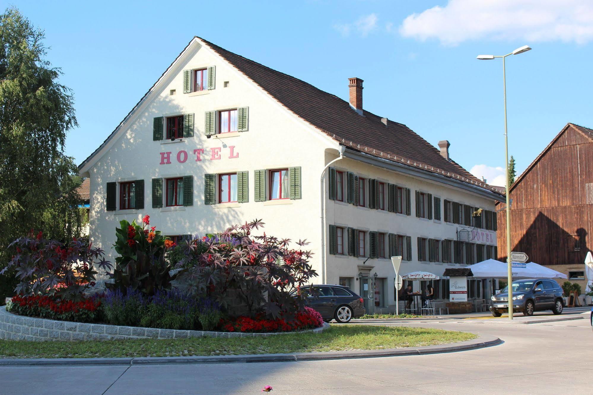 Gasthof Loewen Bassersdorf Bagian luar foto