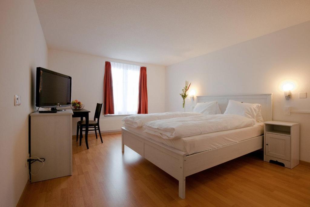 Gasthof Loewen Bassersdorf Bagian luar foto